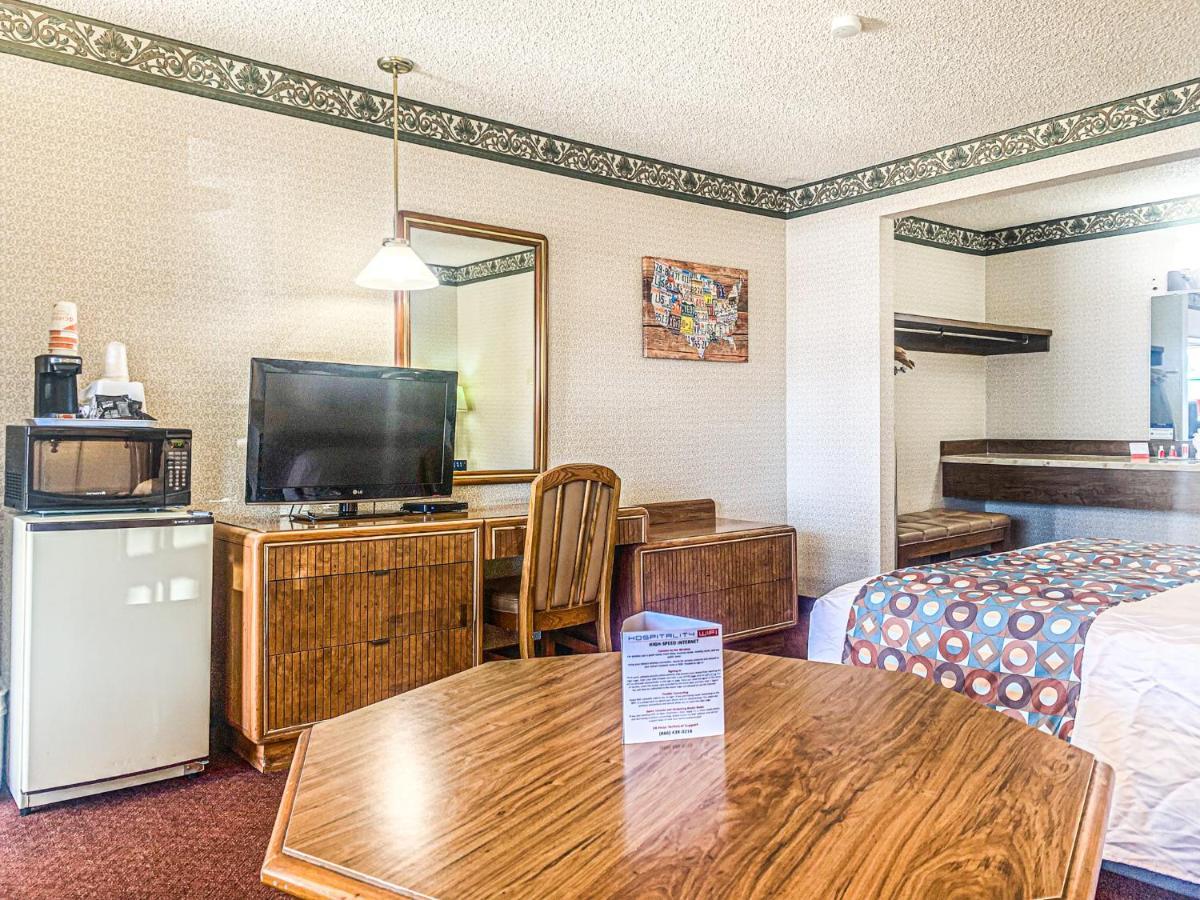 Hotel Econo Inn&suites 2*